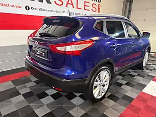 Used 2017 Nissan Qashqai Tekna Blue - Interior and Exterior details 10
