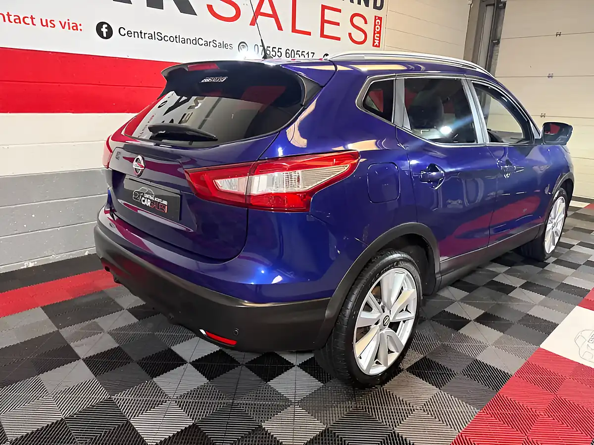 Used 2017 Nissan Qashqai Tekna Blue - Interior and Exterior details 10