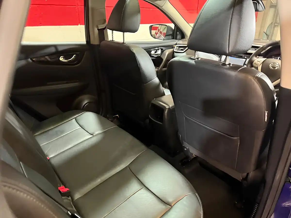 Used 2017 Nissan Qashqai Tekna Blue - Interior and Exterior details 11