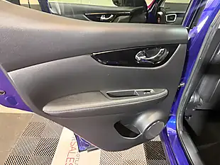 Used 2017 Nissan Qashqai Tekna Blue - Interior and Exterior details 13