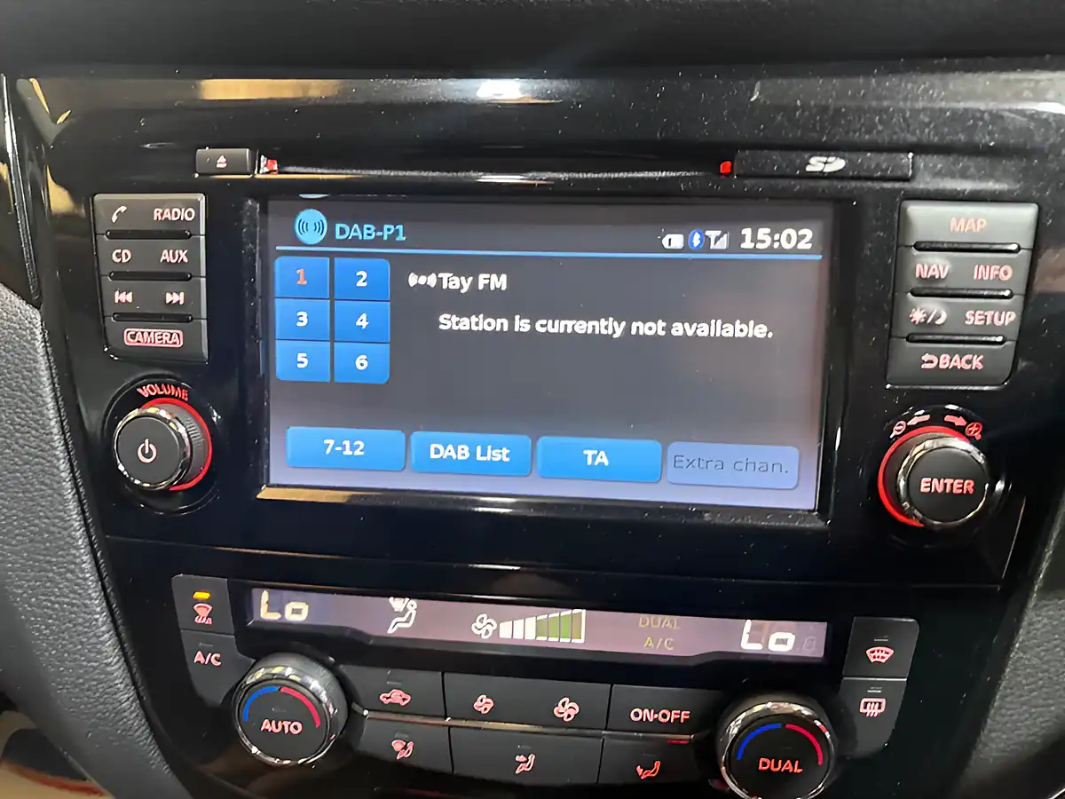 Used 2017 Nissan Qashqai Tekna Blue - Interior and Exterior details 16