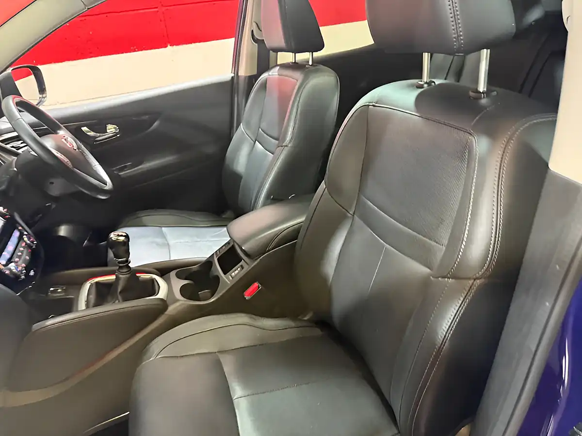 Used 2017 Nissan Qashqai Tekna Blue - Interior and Exterior details 17