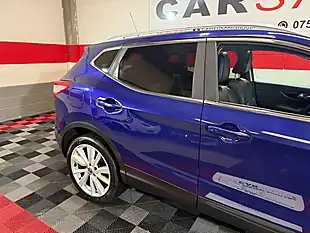 Used 2017 Nissan Qashqai Tekna Blue - Interior and Exterior details 18