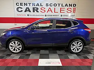 Used 2017 Nissan Qashqai Tekna Blue - Interior and Exterior details 4