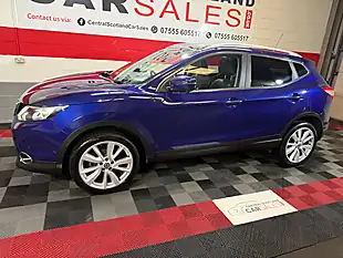 Used 2017 Nissan Qashqai Tekna Blue - Interior and Exterior details 8