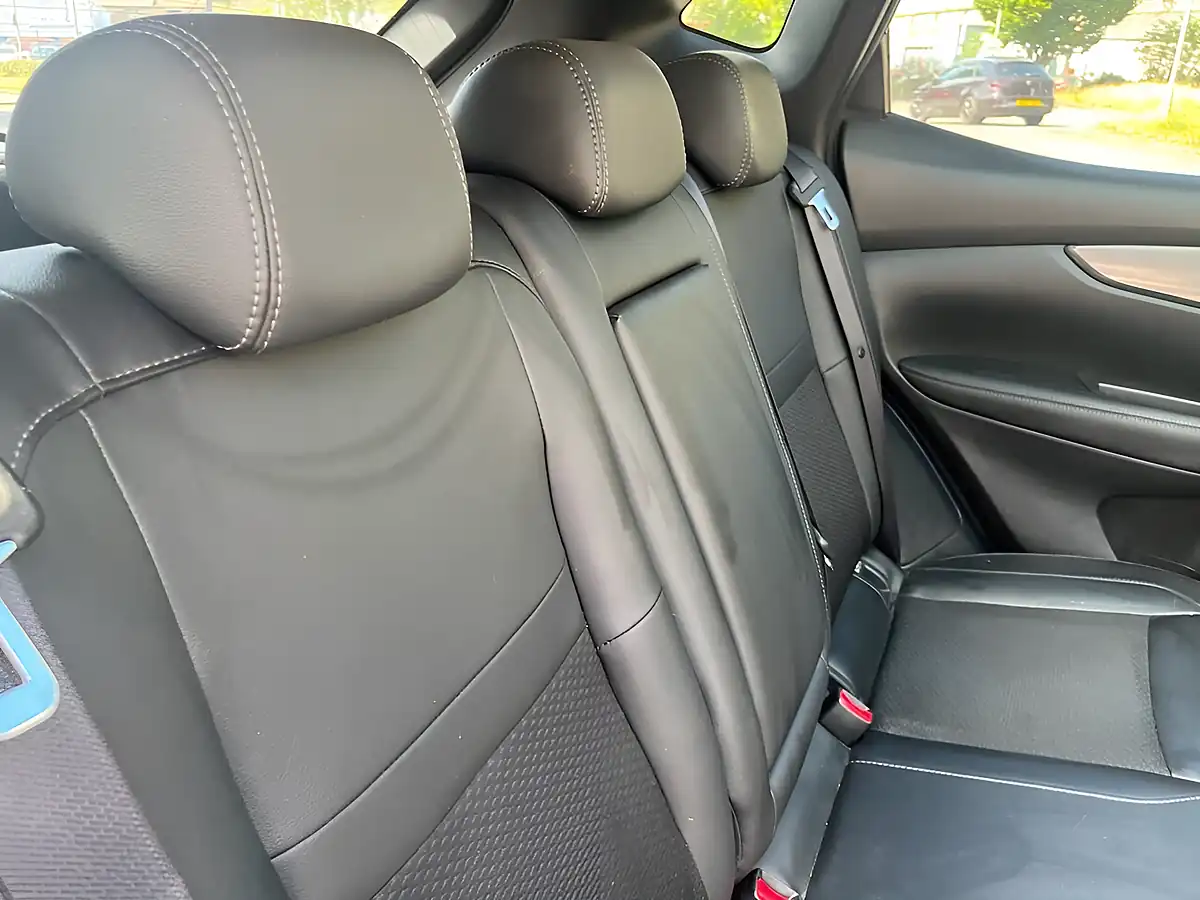 Used 2017 Nissan Qashqai Tekna Blue - Interior and Exterior details 11