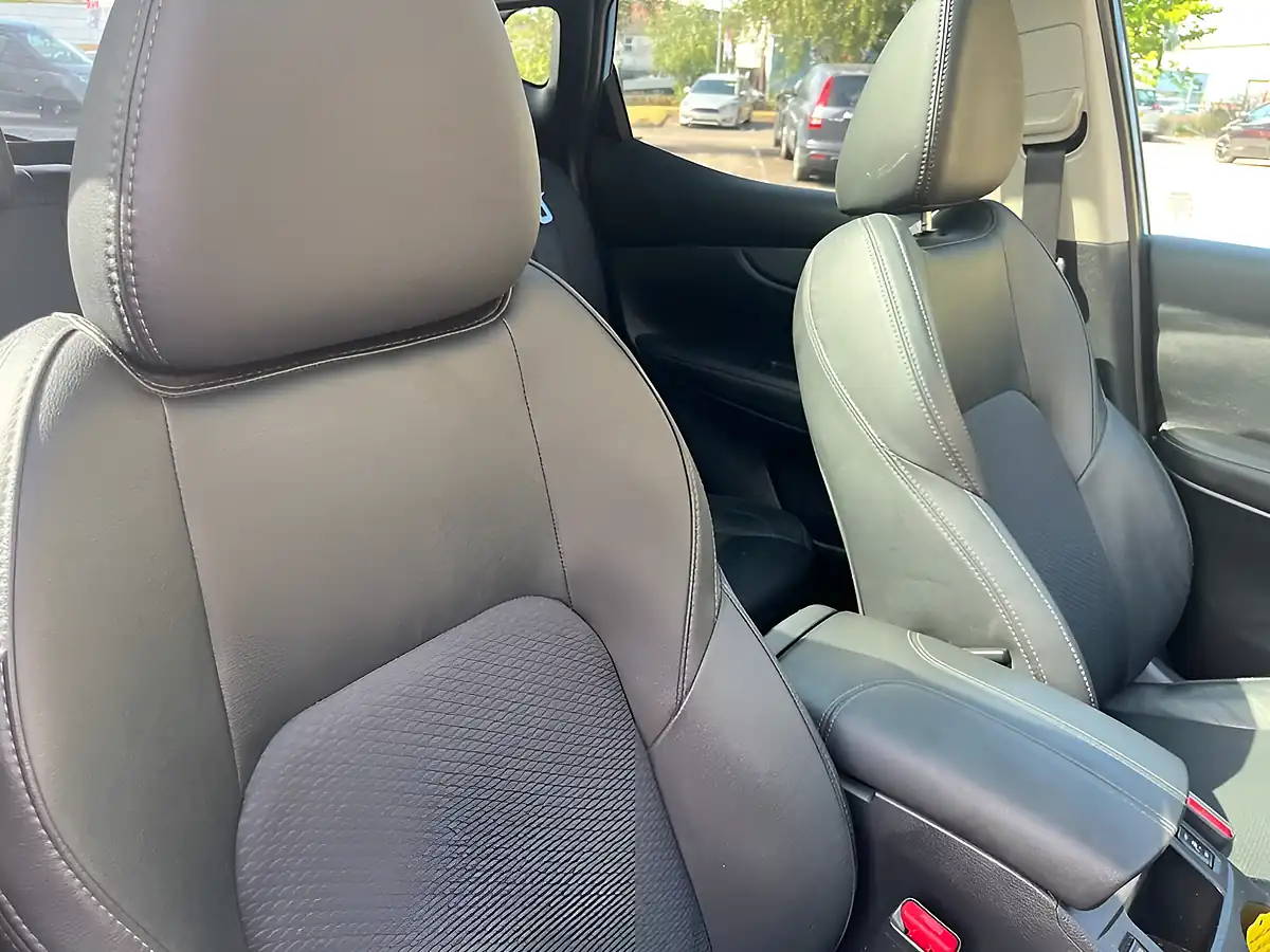 Used 2017 Nissan Qashqai Tekna Blue - Interior and Exterior details 12