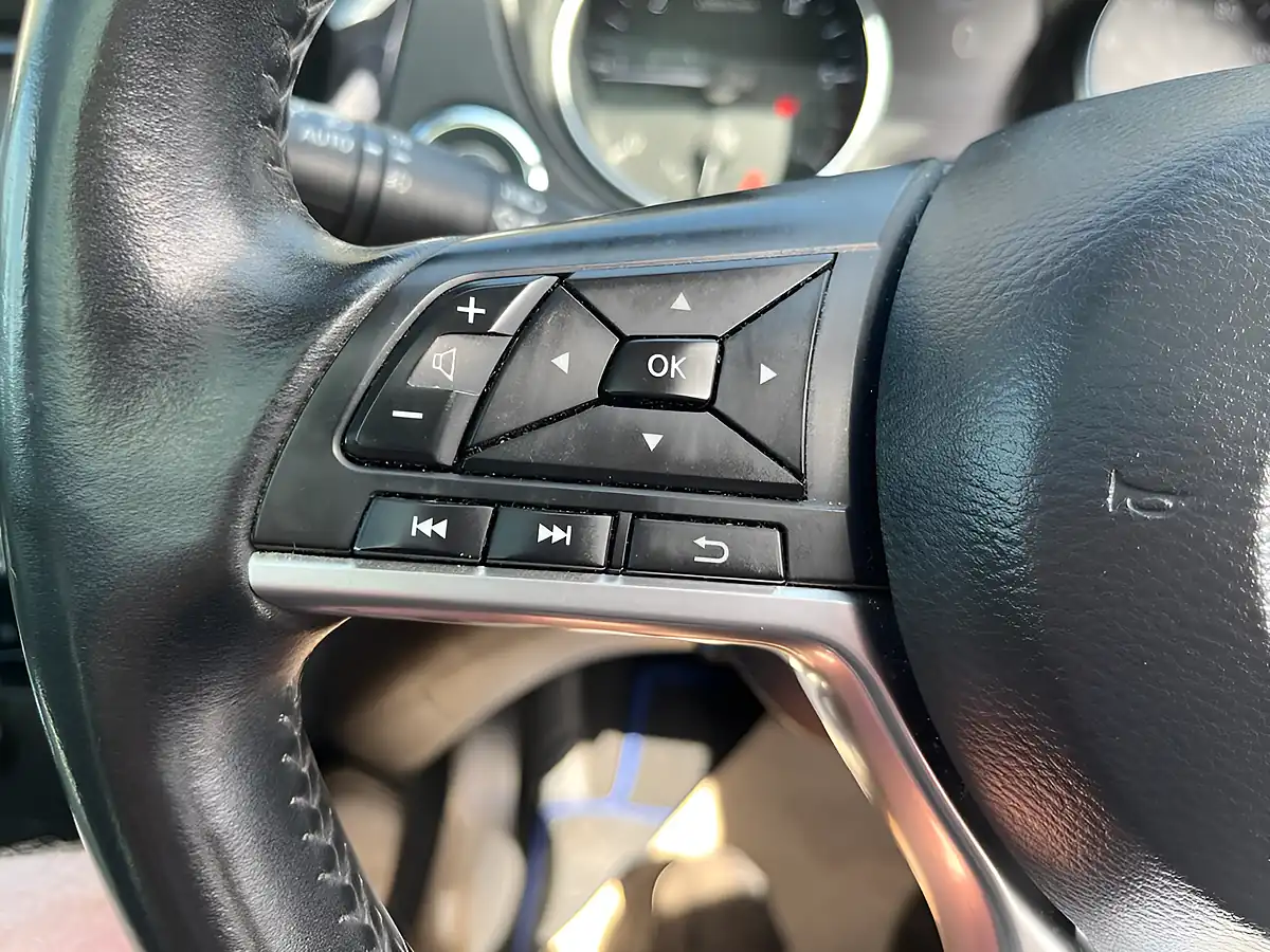 Used 2017 Nissan Qashqai Tekna Blue - Interior and Exterior details 16