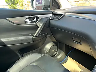 Used 2017 Nissan Qashqai Tekna Blue - Interior and Exterior details 18