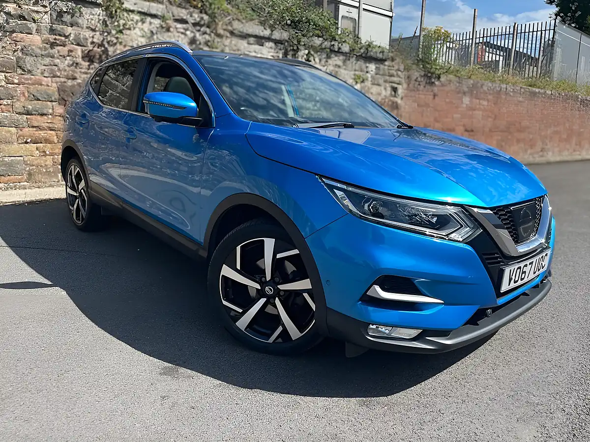 Used 2017 Nissan Qashqai Tekna Blue - Interior and Exterior details 3