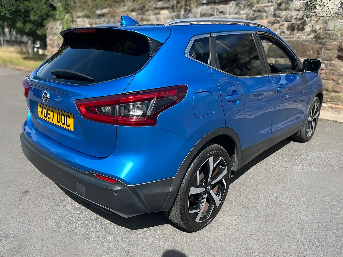 Used 2017 Nissan Qashqai Tekna Blue - Interior and Exterior details 7