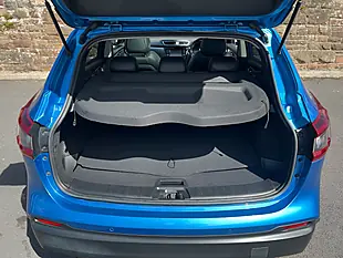 Used 2017 Nissan Qashqai Tekna Blue - Interior and Exterior details 8