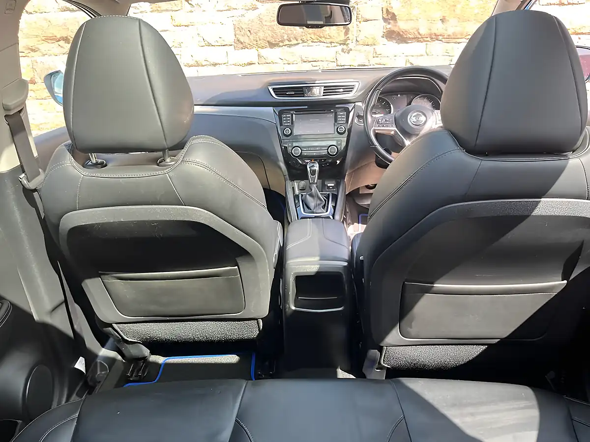 Used 2017 Nissan Qashqai Tekna Blue - Interior and Exterior details 9