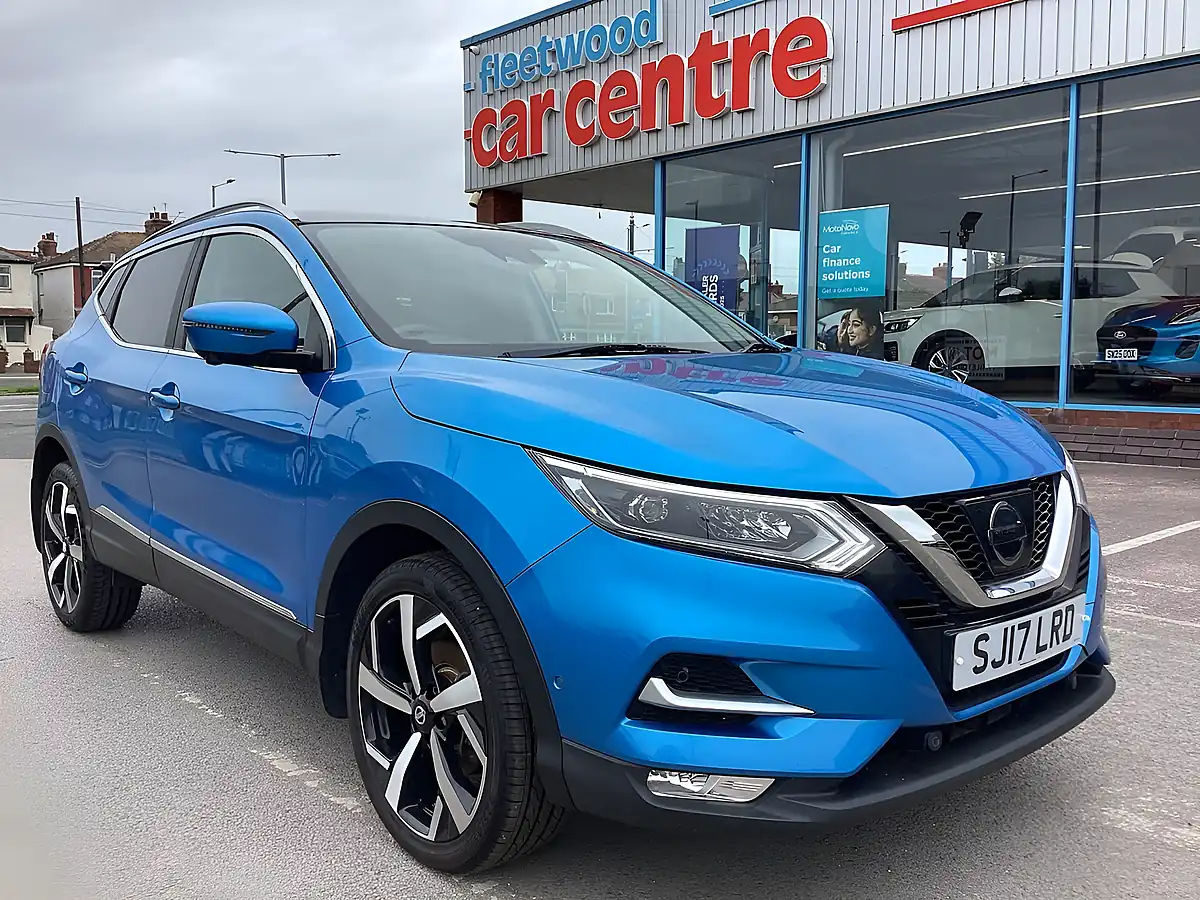 Used 2017 Nissan Qashqai Tekna Blue - Front View