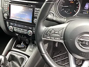 Used 2017 Nissan Qashqai Tekna Blue - Interior and Exterior details 13
