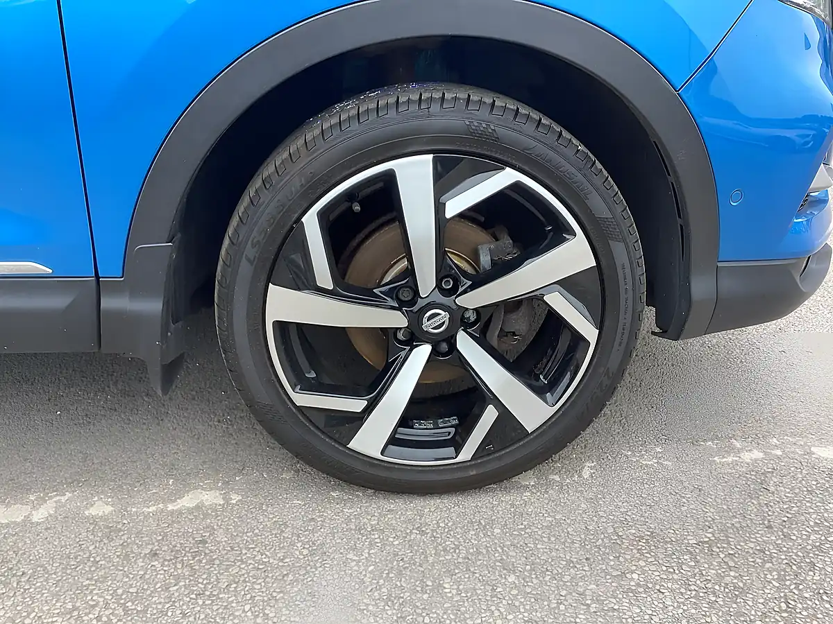 Used 2017 Nissan Qashqai Tekna Blue - Interior and Exterior details 15