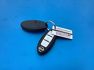 Used 2017 Nissan Qashqai Tekna Blue - Interior and Exterior details 17