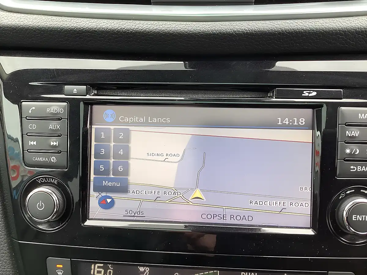 Used 2017 Nissan Qashqai Tekna Blue - Interior and Exterior details 3