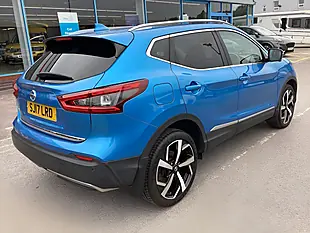 Used 2017 Nissan Qashqai Tekna Blue - Interior and Exterior details 4