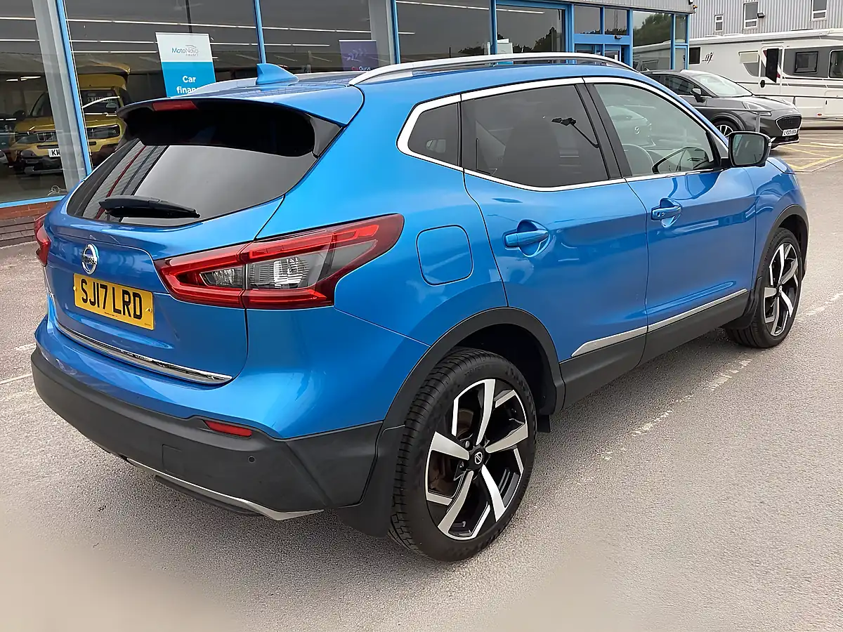 Used 2017 Nissan Qashqai Tekna Blue - Interior and Exterior details 4