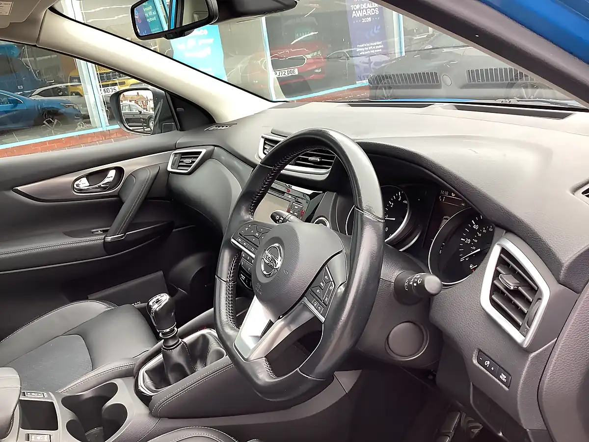 Used 2017 Nissan Qashqai Tekna Blue - Interior and Exterior details 6
