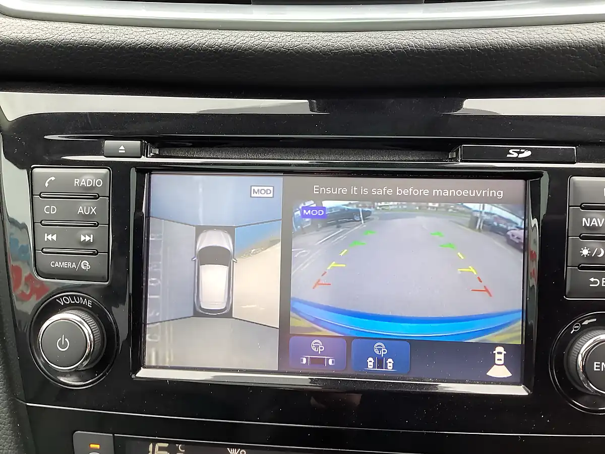 Used 2017 Nissan Qashqai Tekna Blue - Interior and Exterior details 7