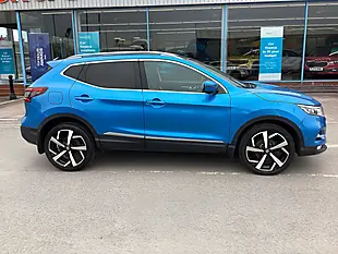 Used 2017 Nissan Qashqai Tekna Blue - Interior and Exterior details 8