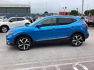 Used 2017 Nissan Qashqai Tekna Blue - Interior and Exterior details 9