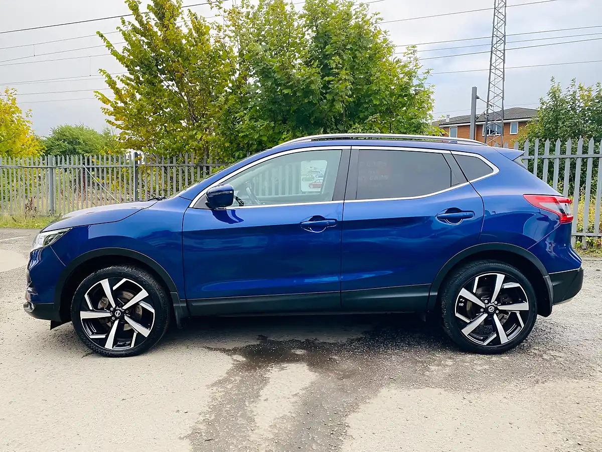 Used 2017 Nissan Qashqai Tekna Blue - Interior and Exterior details 10