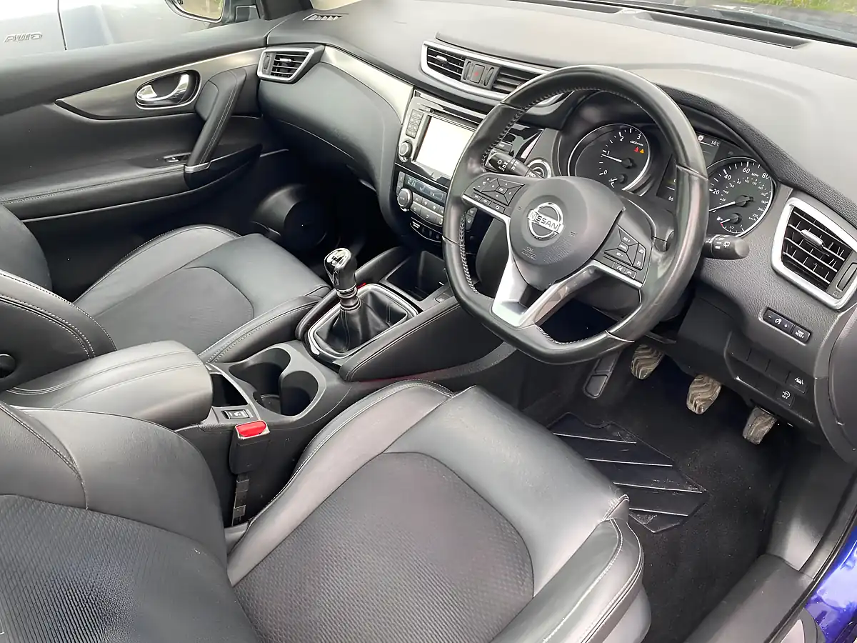 Used 2017 Nissan Qashqai Tekna Blue - Interior and Exterior details 11