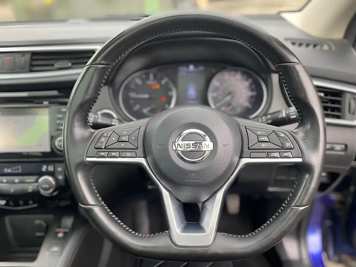 Used 2017 Nissan Qashqai Tekna Blue - Interior and Exterior details 13