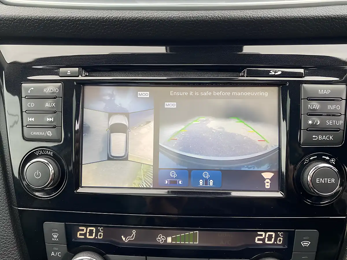 Used 2017 Nissan Qashqai Tekna Blue - Interior and Exterior details 16