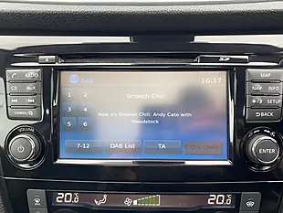 Used 2017 Nissan Qashqai Tekna Blue - Interior and Exterior details 17