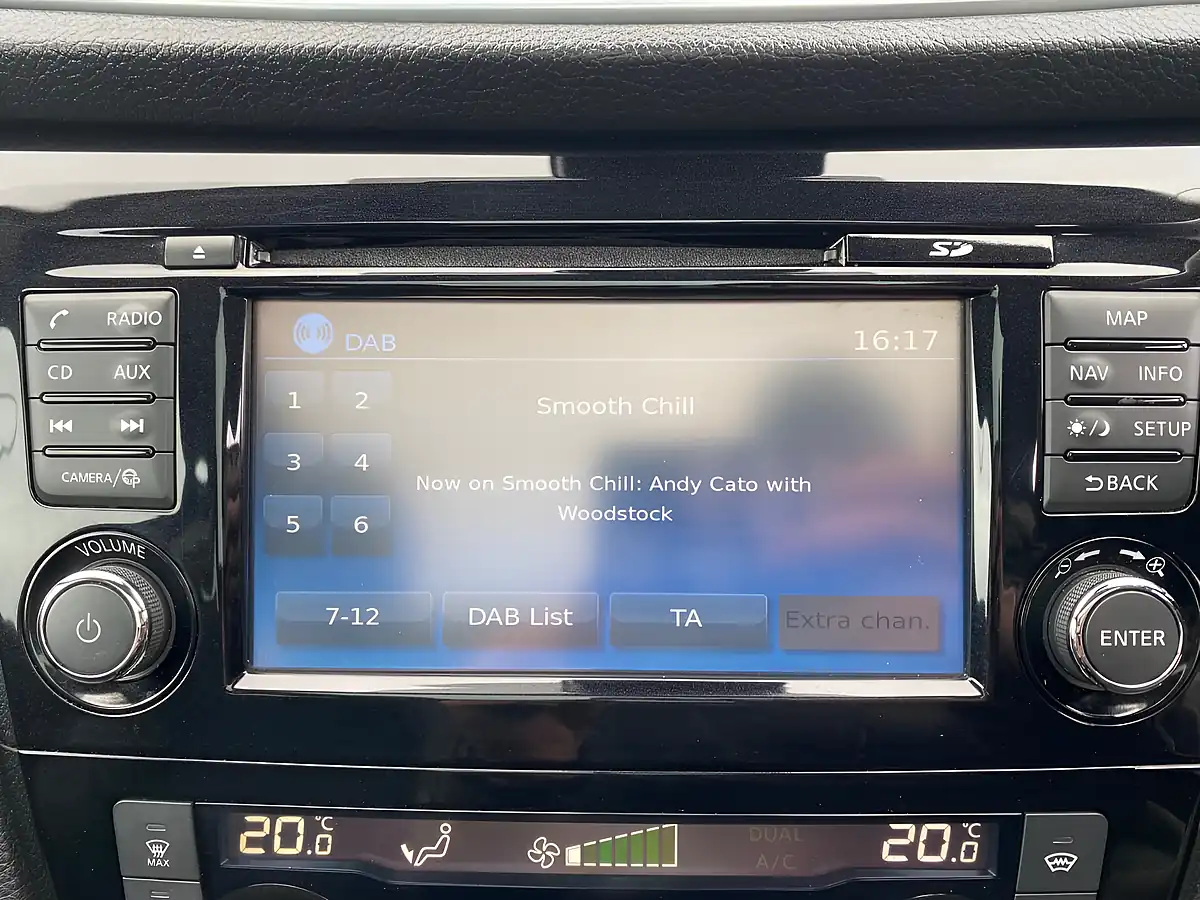 Used 2017 Nissan Qashqai Tekna Blue - Interior and Exterior details 17