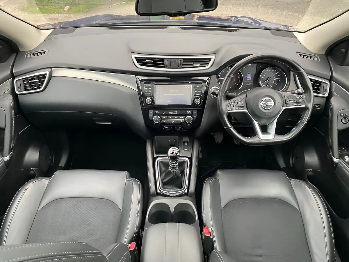 Used 2017 Nissan Qashqai Tekna Blue - Interior and Exterior details 4