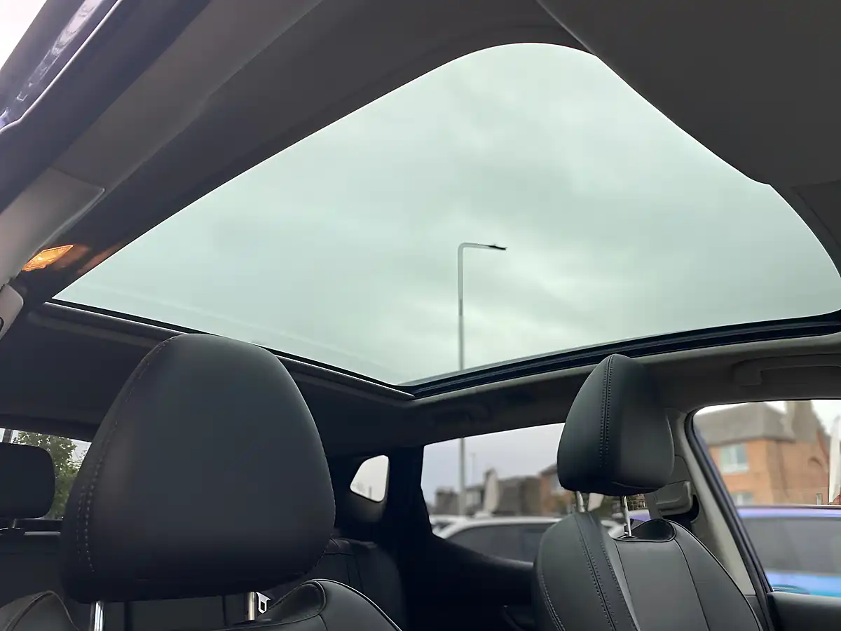 Used 2017 Nissan Qashqai Tekna Blue - Interior and Exterior details 5