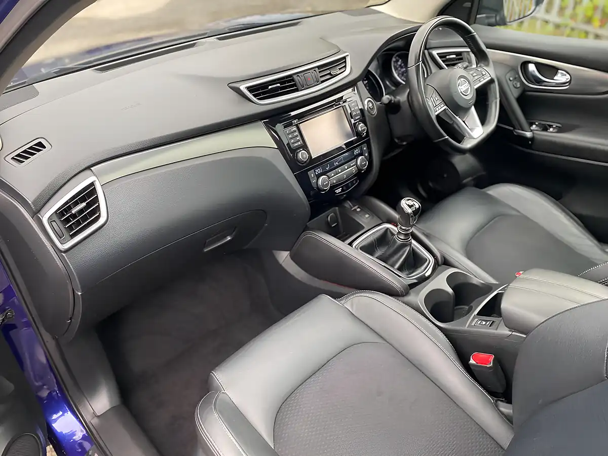 Used 2017 Nissan Qashqai Tekna Blue - Interior and Exterior details 6