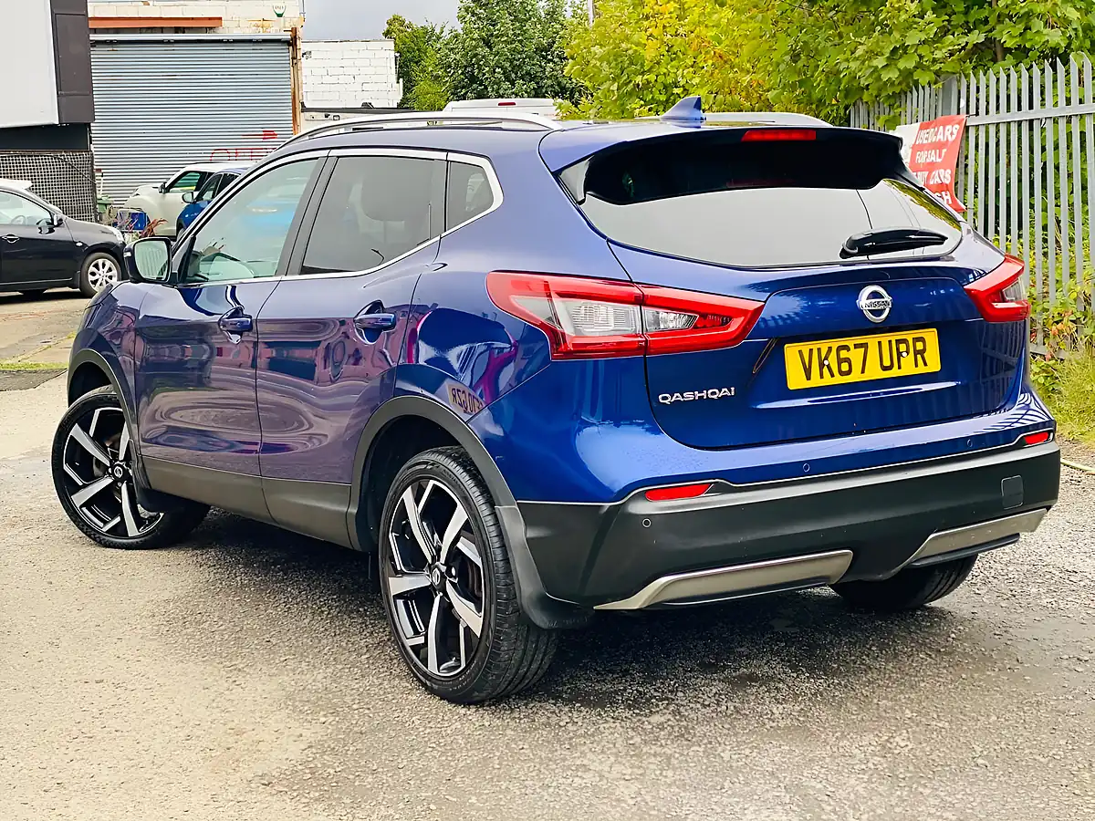 Used 2017 Nissan Qashqai Tekna Blue - Interior and Exterior details 9
