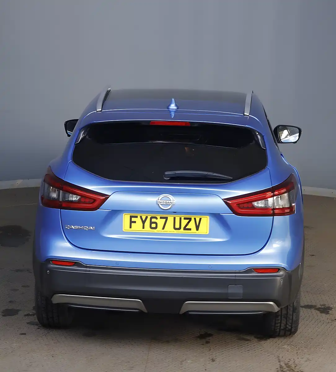 Used 2017 Nissan Qashqai Tekna Blue - Interior and Exterior details 4
