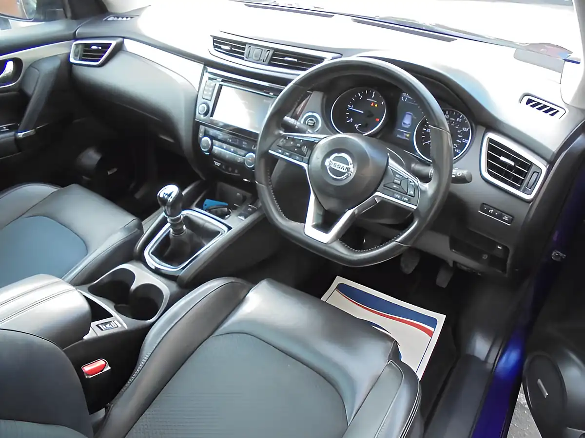 Used 2017 Nissan Qashqai Tekna Blue - Interior and Exterior details 11