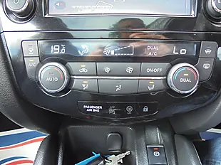 Used 2017 Nissan Qashqai Tekna Blue - Interior and Exterior details 15