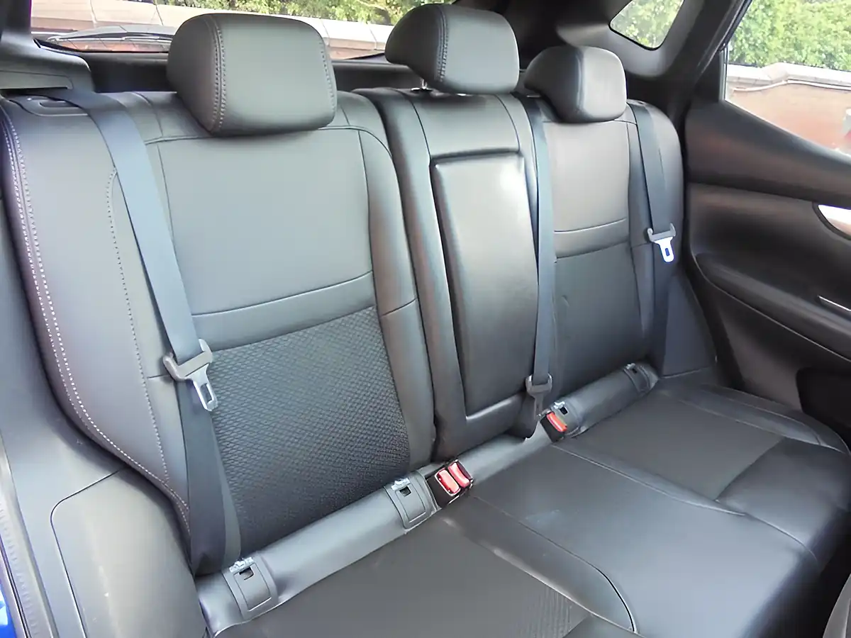 Used 2017 Nissan Qashqai Tekna Blue - Interior and Exterior details 17