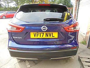Used 2017 Nissan Qashqai Tekna Blue - Interior and Exterior details 7