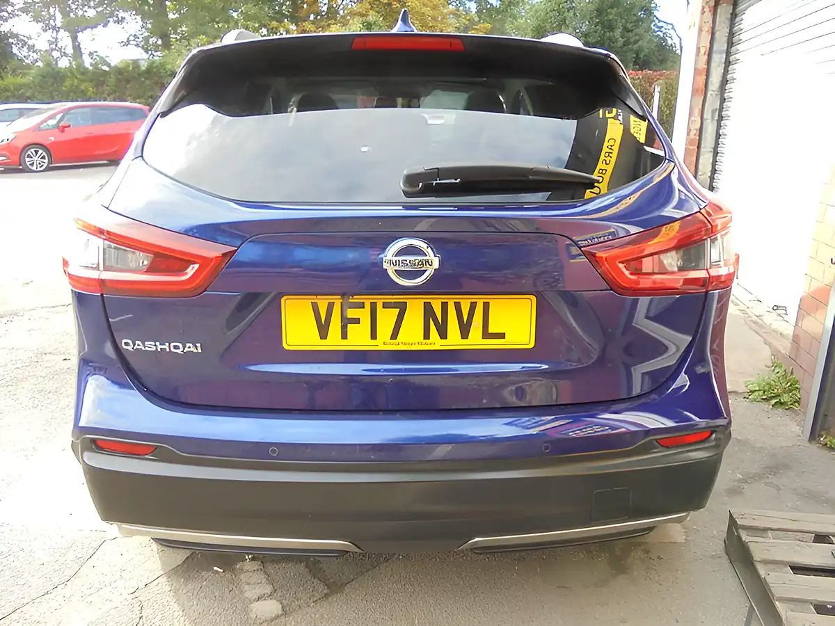 Used 2017 Nissan Qashqai Tekna Blue - Interior and Exterior details 7