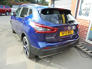 Used 2017 Nissan Qashqai Tekna Blue - Interior and Exterior details 9