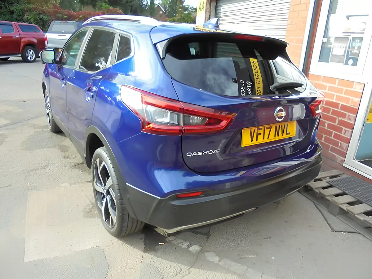 Used 2017 Nissan Qashqai Tekna Blue - Interior and Exterior details 9