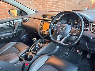 Used 2017 Nissan Qashqai Tekna Blue - Interior and Exterior details 13