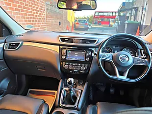 Used 2017 Nissan Qashqai Tekna Blue - Interior and Exterior details 14