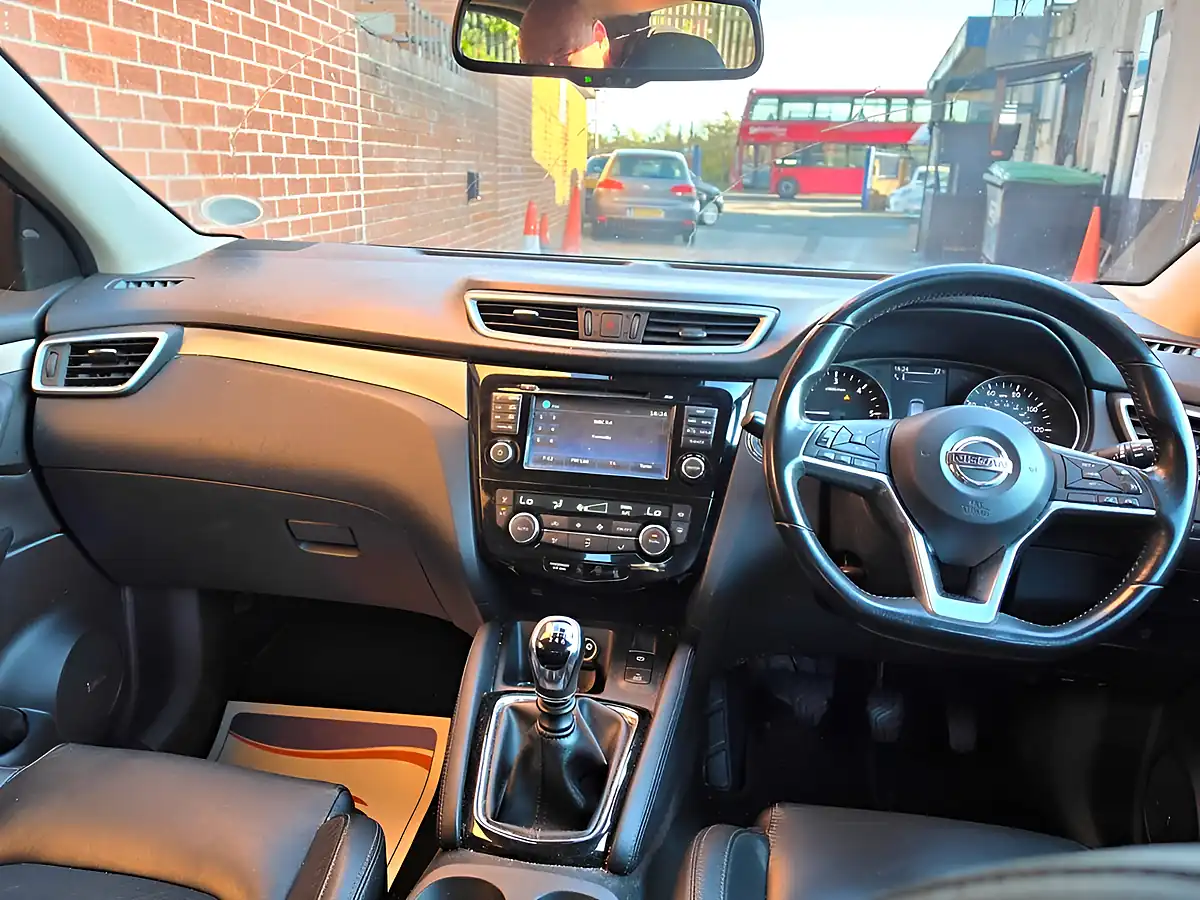 Used 2017 Nissan Qashqai Tekna Blue - Interior and Exterior details 14