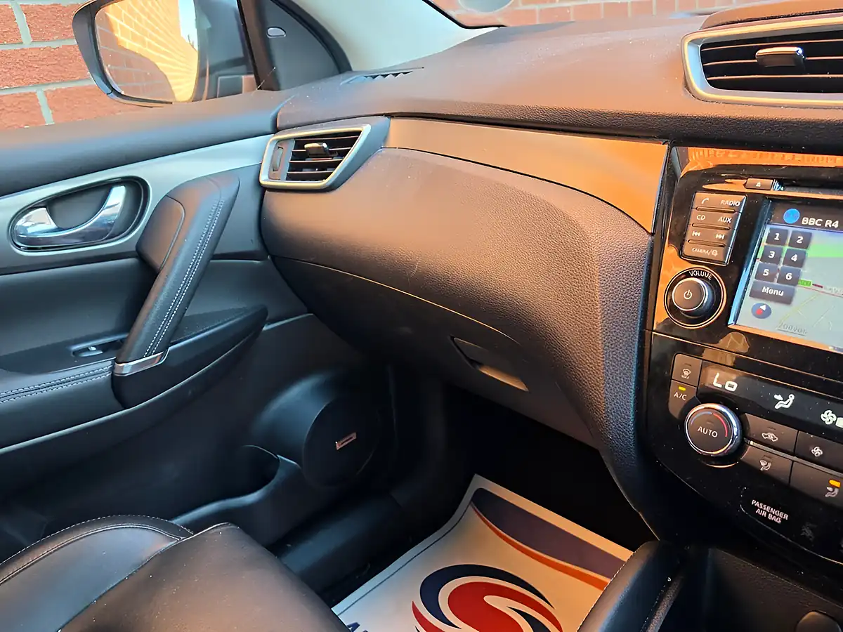 Used 2017 Nissan Qashqai Tekna Blue - Interior and Exterior details 15